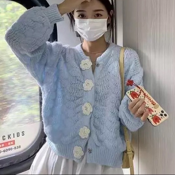 Floral cardigan sweater blue white flower button crochet long sleeve chic - Picture 7 of 9